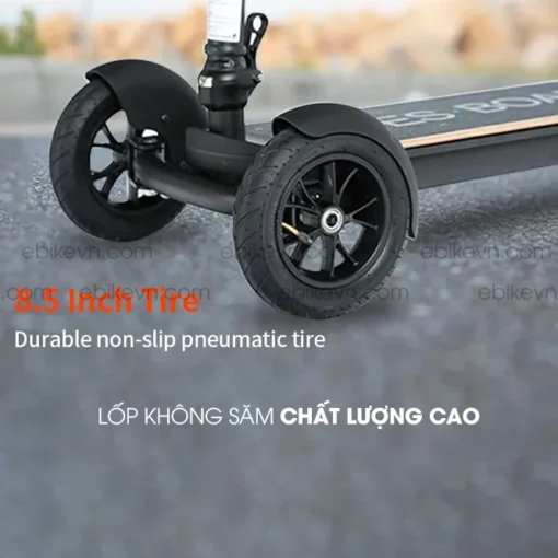 Scooter Eswing ES135 cÃ³ thiáº¿t káº¿ 3 bÃ¡nh